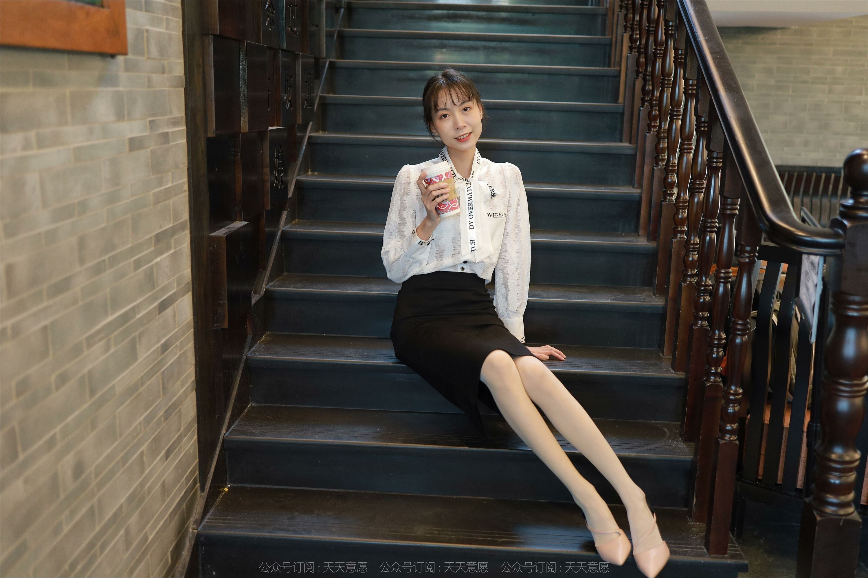 IESS异思趣向  2022.01.01 丝享家981：团团《气质一步裙》